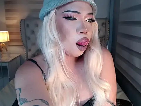 Snapshot of RebecaNextToYou chatting on May 19, 5:19 pm RebecaNextToYou online show from May 19, 5:19 pm