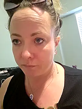 julimonroe online show from March 22, 12:14 am