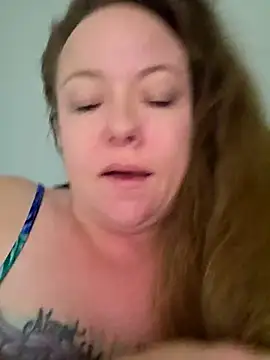 julimonroe online show from April 8, 11:10 am