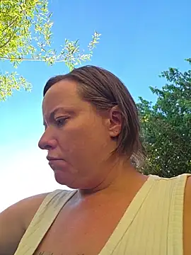 julimonroe online show from June 18, 1:50 am