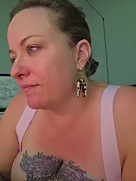 julimonroe online show from June 19, 4:17 am