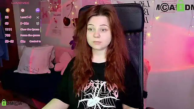 Snapshot of StellaMilla chatting on April 28, 1:48 am StellaMilla online show from April 28, 1:48 am