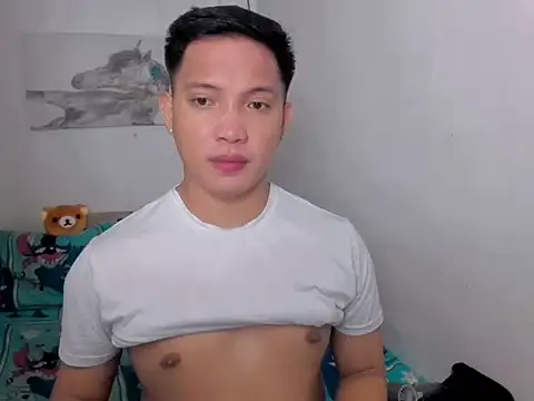 Snapshot of xSebastian19 chatting on April 25, 7:11 am xSebastian19 online show from April 25, 7:11 am