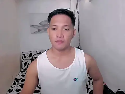 Snapshot of xSebastian19 chatting on July 10, 4:39 am xSebastian19 online show from July 10, 4:39 am