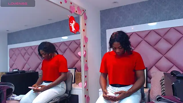 Snapshot of DanielaDuff chatting on October 25, 7:41 pm DanielaDuff online show from October 25, 7:41 pm