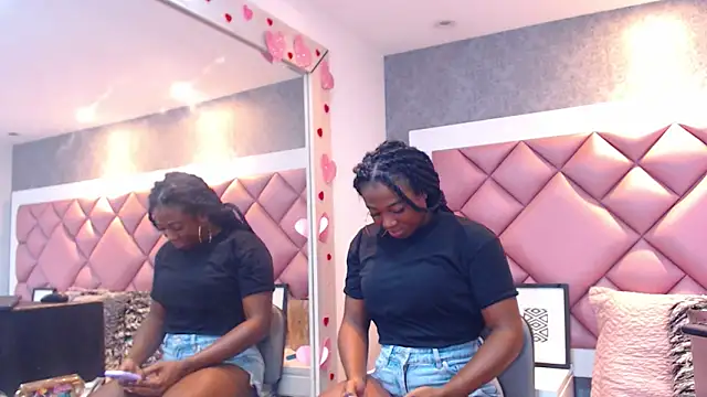 Snapshot of DanielaDuff chatting on March 3, 7:42 pm DanielaDuff online show from March 3, 7:42 pm