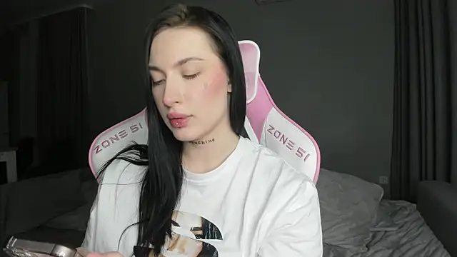 JenniferQueen11 online show from March 16, 1:27 pm