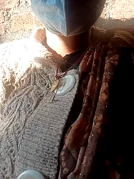 Snapshot of Lattika-Bhabhi chatting on February 6, 11:10 am Lattika-Bhabhi online show from February 6, 11:10 am