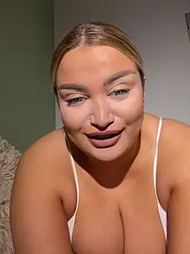 EmiliaPetrova online show from March 12, 8:20 pm