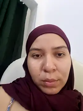 Snapshot of MatchedEyebrow chatting on February 19, 2:44 pm MatchedEyebrow online show from February 19, 2:44 pm