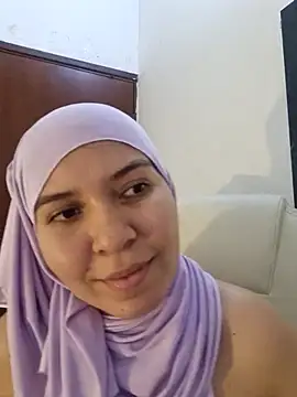 Snapshot of MatchedEyebrow chatting on March 8, 11:39 pm MatchedEyebrow online show from March 8, 11:39 pm