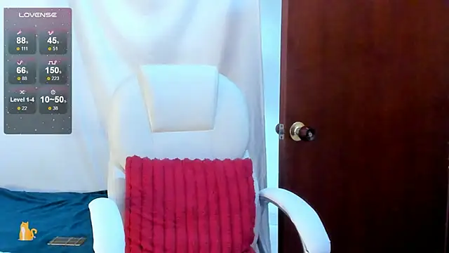 Snapshot of MatchedEyebrow chatting on March 18, 9:43 pm MatchedEyebrow online show from March 18, 9:43 pm