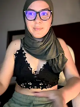 Snapshot of MatchedEyebrow chatting on September 18, 9:50 pm MatchedEyebrow online show from September 18, 9:50 pm