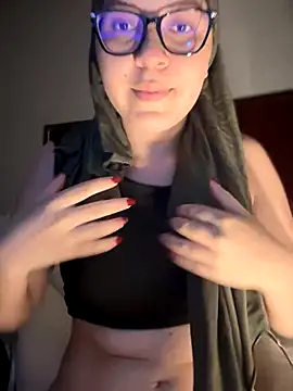 Snapshot of MatchedEyebrow chatting on September 20, 9:49 pm MatchedEyebrow online show from September 20, 9:49 pm