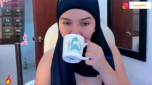 Snapshot of MatchedEyebrow chatting on September 29, 8:57 pm MatchedEyebrow online show from September 29, 8:57 pm