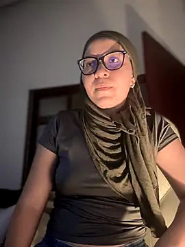 Snapshot of MatchedEyebrow chatting on October 4, 10:08 pm MatchedEyebrow online show from October 4, 10:08 pm