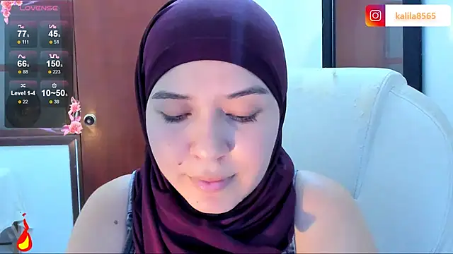 Snapshot of MatchedEyebrow chatting on October 9, 9:02 pm MatchedEyebrow online show from October 9, 9:02 pm