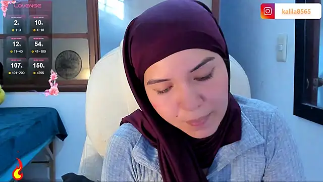 Snapshot of MatchedEyebrow chatting on October 22, 9:03 pm MatchedEyebrow online show from October 22, 9:03 pm