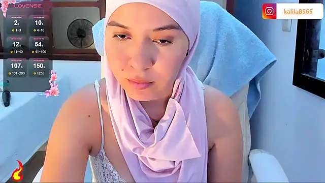 Snapshot of MatchedEyebrow chatting on November 10, 9:03 pm MatchedEyebrow online show from November 10, 9:03 pm