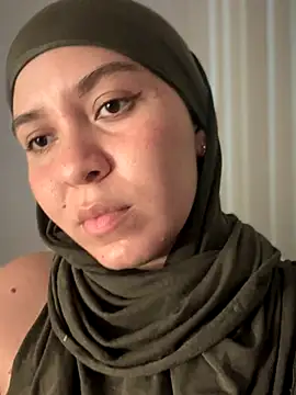 Snapshot of MatchedEyebrow chatting on November 17, 9:31 pm MatchedEyebrow online show from November 17, 9:31 pm