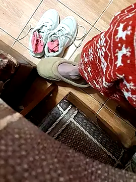 feet toes online show from February 19, 5:27 am