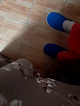 feet toes online show from November 7, 7:19 am