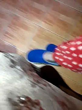 feet toes online show from February 9, 7:01 am