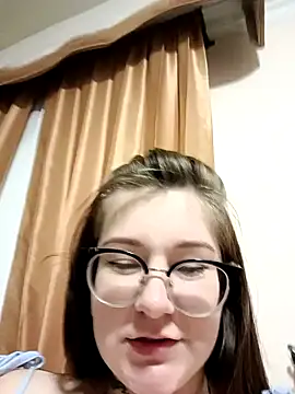 Snapshot of HunnyyLove chatting on December 17, 10:43 pm HunnyyLove online show from December 17, 10:43 pm