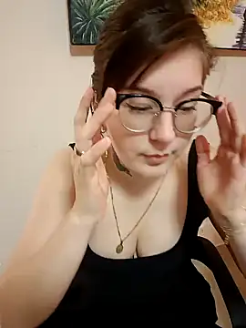 Snapshot of HunnyyLove chatting on December 19, 2:57 pm HunnyyLove online show from December 19, 2:57 pm