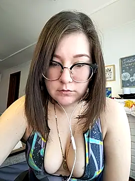 Snapshot of HunnyyLove chatting on March 10, 4:46 pm HunnyyLove online show from March 10, 4:46 pm