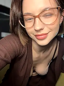 Snapshot of Camilla_Railian chatting on December 3, 4:39 pm Camilla Railian online show from December 3, 4:39 pm