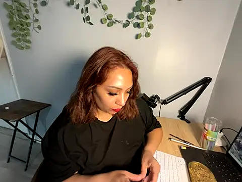 linalooove online show from September 11, 5:57 pm