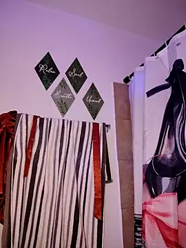 linalooove online show from September 29, 6:40 am