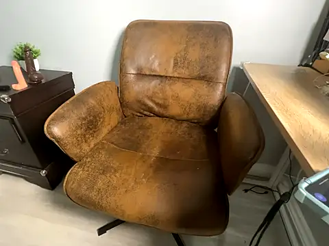 linalooove online show from September 29, 6:46 pm