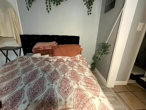 linalooove online show from October 28, 6:32 pm