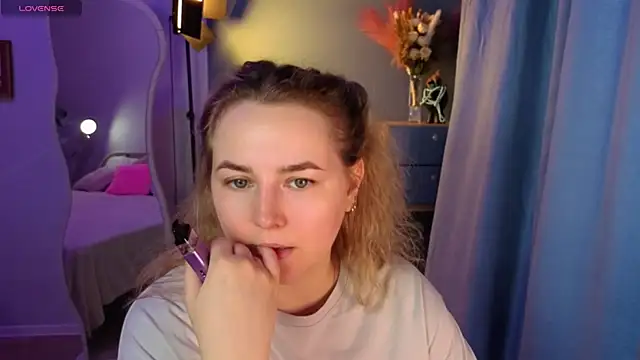 Snapshot of Mira_Mermayd chatting on May 2, 1:32 am Mira Mermayd online show from May 2, 1:32 am