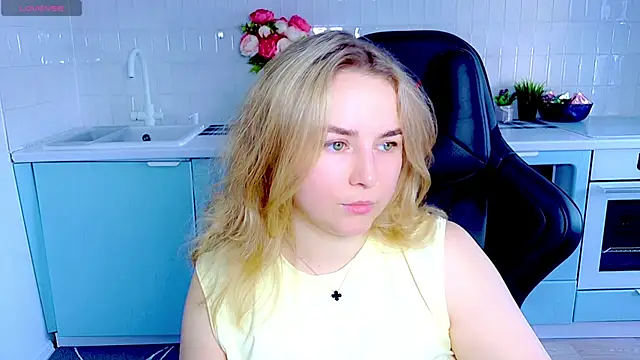 Snapshot of Mira_Mermayd chatting on May 3, 1:33 am Mira Mermayd online show from May 3, 1:33 am
