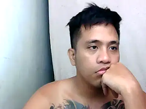 Snapshot of Thyler08 chatting on December 6, 8:26 am Thyler08 online show from December 6, 8:26 am