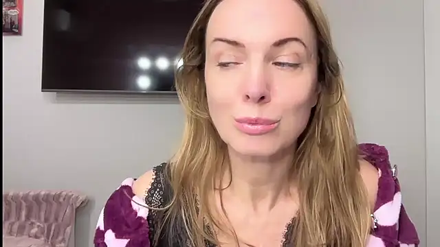 RachellAmazing online show from February 5, 9:40 pm