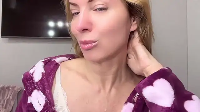 RachellAmazing online show from February 8, 6:22 am