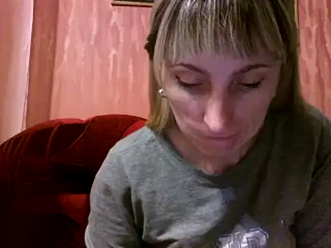 Snapshot of Biddy_Alana chatting on December 8, 8:15 pm Biddy Alana online show from December 8, 8:15 pm