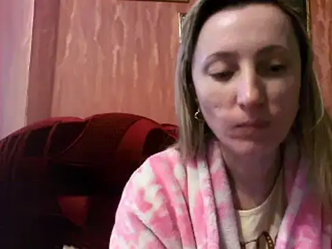 Snapshot of Biddy_Alana chatting on December 9, 8:22 am Biddy Alana online show from December 9, 8:22 am