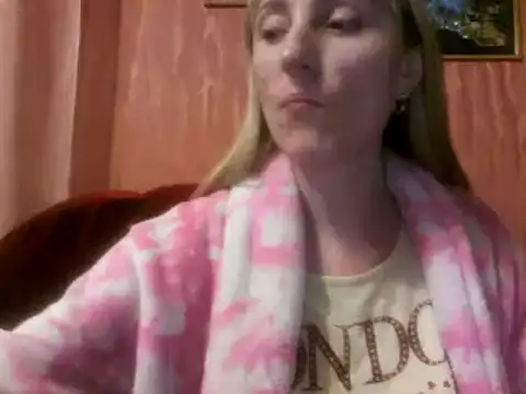 Snapshot of Biddy_Alana chatting on December 9, 2:17 pm Biddy Alana online show from December 9, 2:17 pm