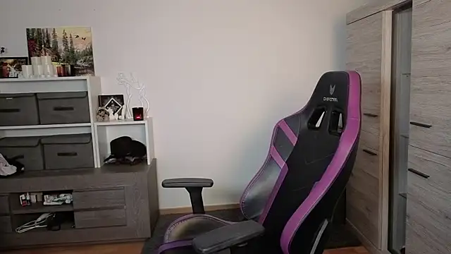 TinniAngel online show from September 11, 5:35 pm