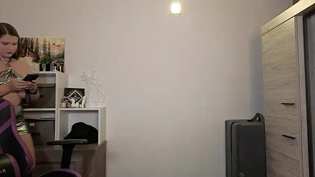 TinniAngel online show from October 1, 5:08 pm