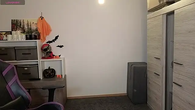 TinniAngel online show from October 11, 5:33 pm