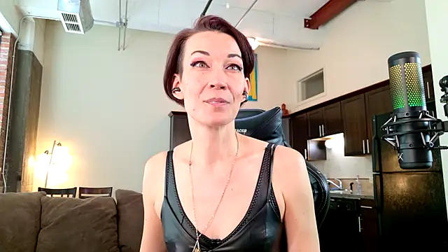 EveEnigma online show from March 6, 9:31 pm