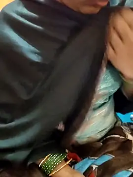 Snapshot of Diya_143 chatting on December 15, 6:50 am Diya 143 online show from December 15, 6:50 am