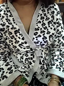 Snapshot of Diya_143 chatting on December 21, 6:04 pm Diya 143 online show from December 21, 6:04 pm