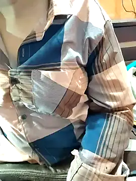 Snapshot of Diya_143 chatting on December 22, 6:27 pm Diya 143 online show from December 22, 6:27 pm